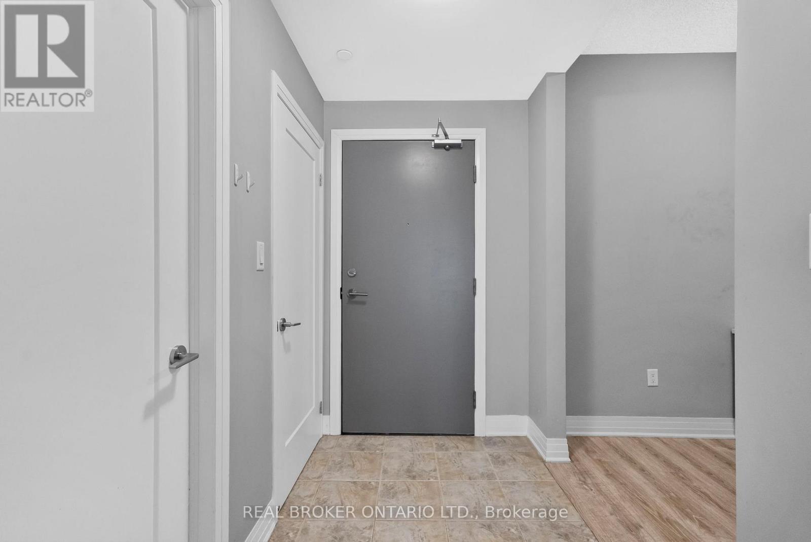 110 - 10 Concord Place W, Grimsby, ON - Indoor Photo Showing Other Room