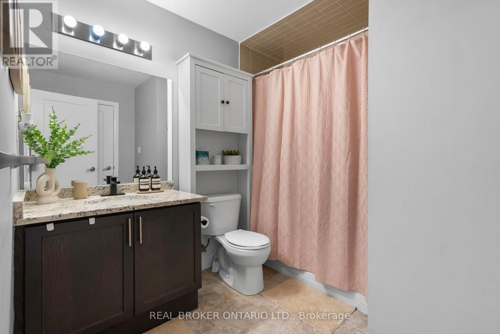 110 - 10 Concord Place W, Grimsby, ON - Indoor Photo Showing Bathroom