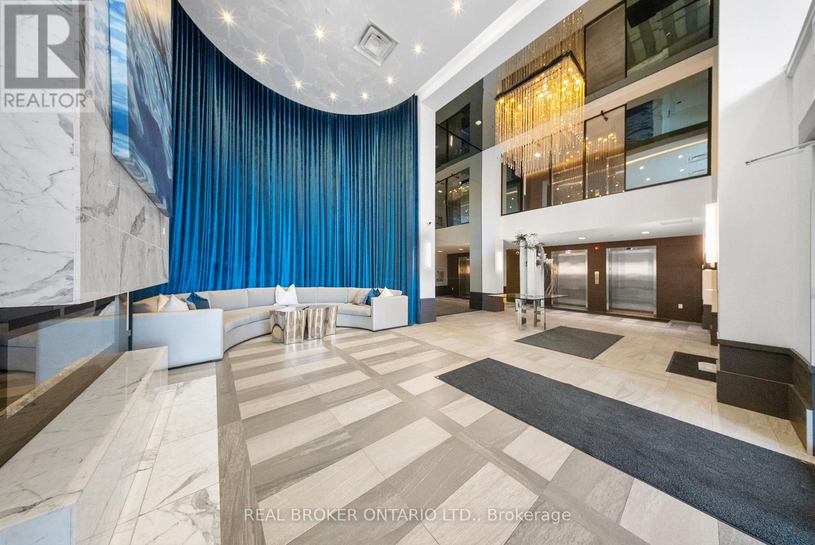 110 - 10 Concord Place W, Grimsby, ON - Indoor Photo Showing Other Room