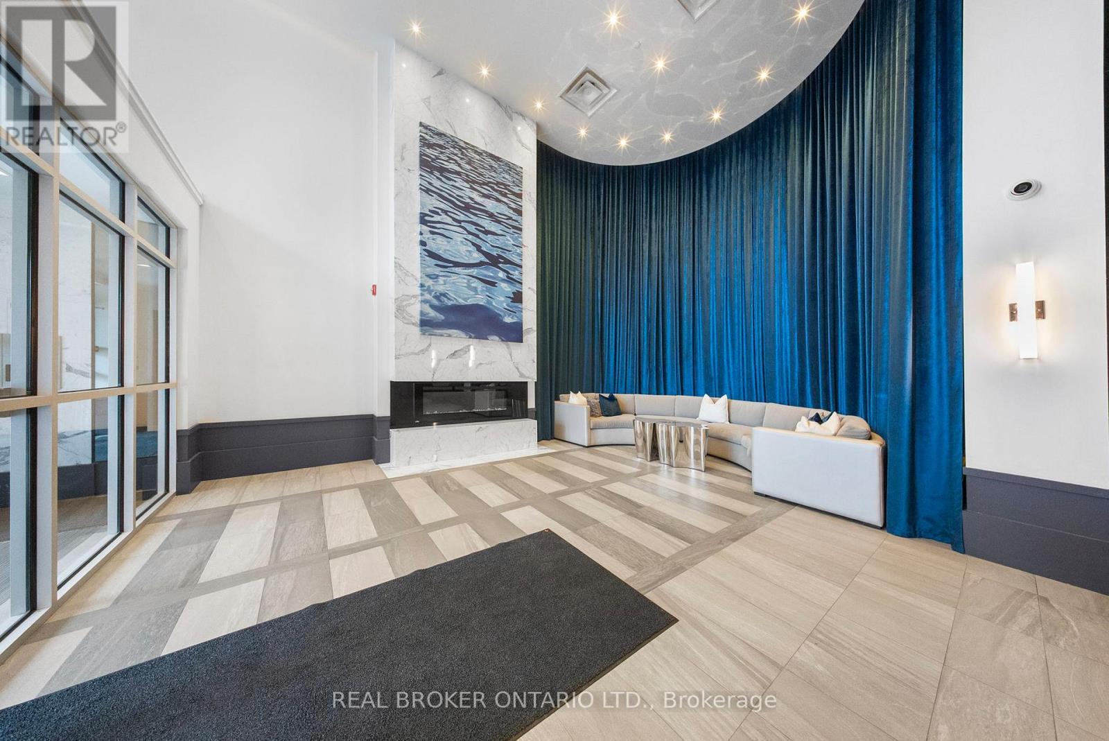 110 - 10 Concord Place W, Grimsby, ON - Indoor Photo Showing Other Room