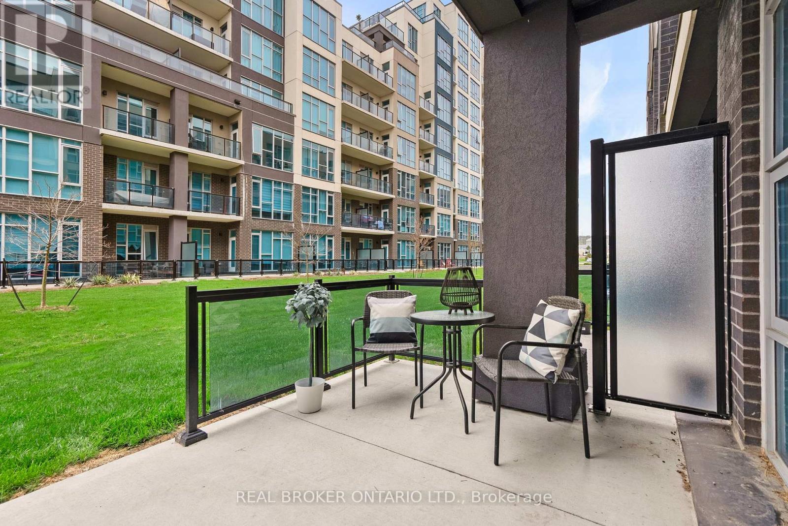 110 - 10 Concord Place W, Grimsby, ON - Outdoor