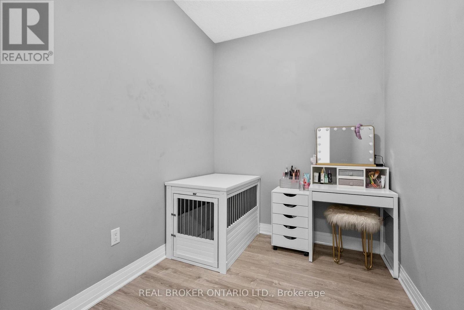 110 - 10 Concord Place W, Grimsby, ON - Indoor