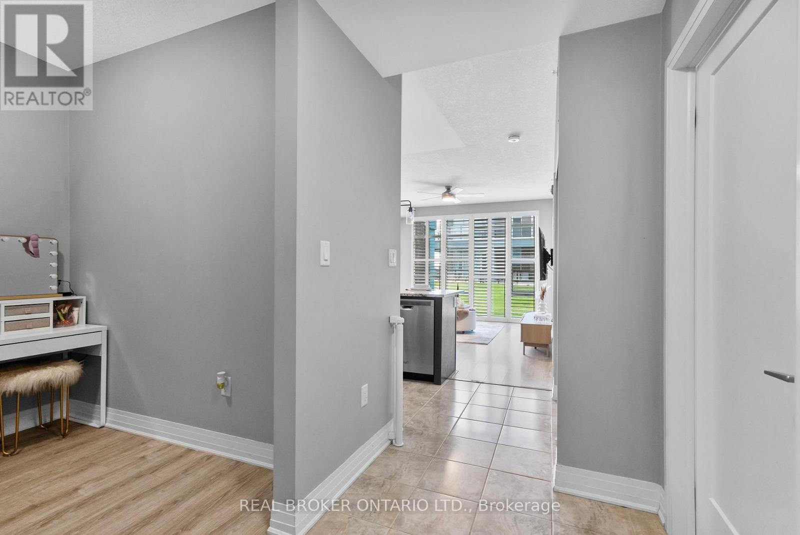 110 - 10 Concord Place W, Grimsby, ON - Indoor Photo Showing Other Room