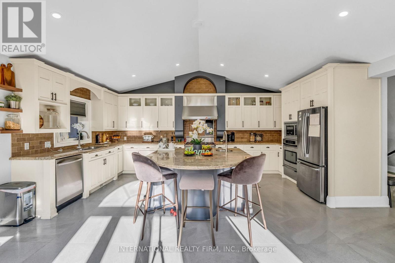 Gourmet Kitchen - 1049 Indian Road, Mississauga, ON - Indoor Photo Showing Kitchen