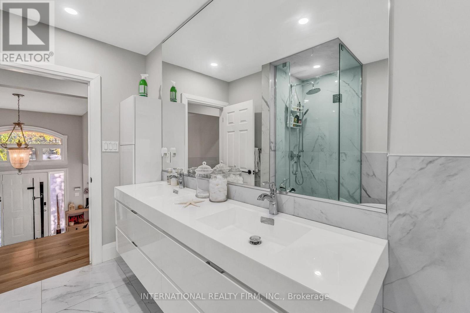 Bathroom 2nd level - 1049 Indian Road, Mississauga, ON - Indoor Photo Showing Bathroom