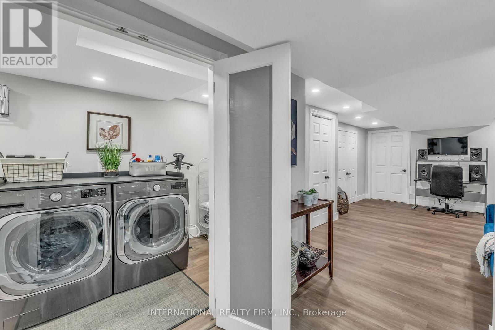 Laundry Room - 1049 Indian Road, Mississauga, ON - Indoor Photo Showing Laundry Room