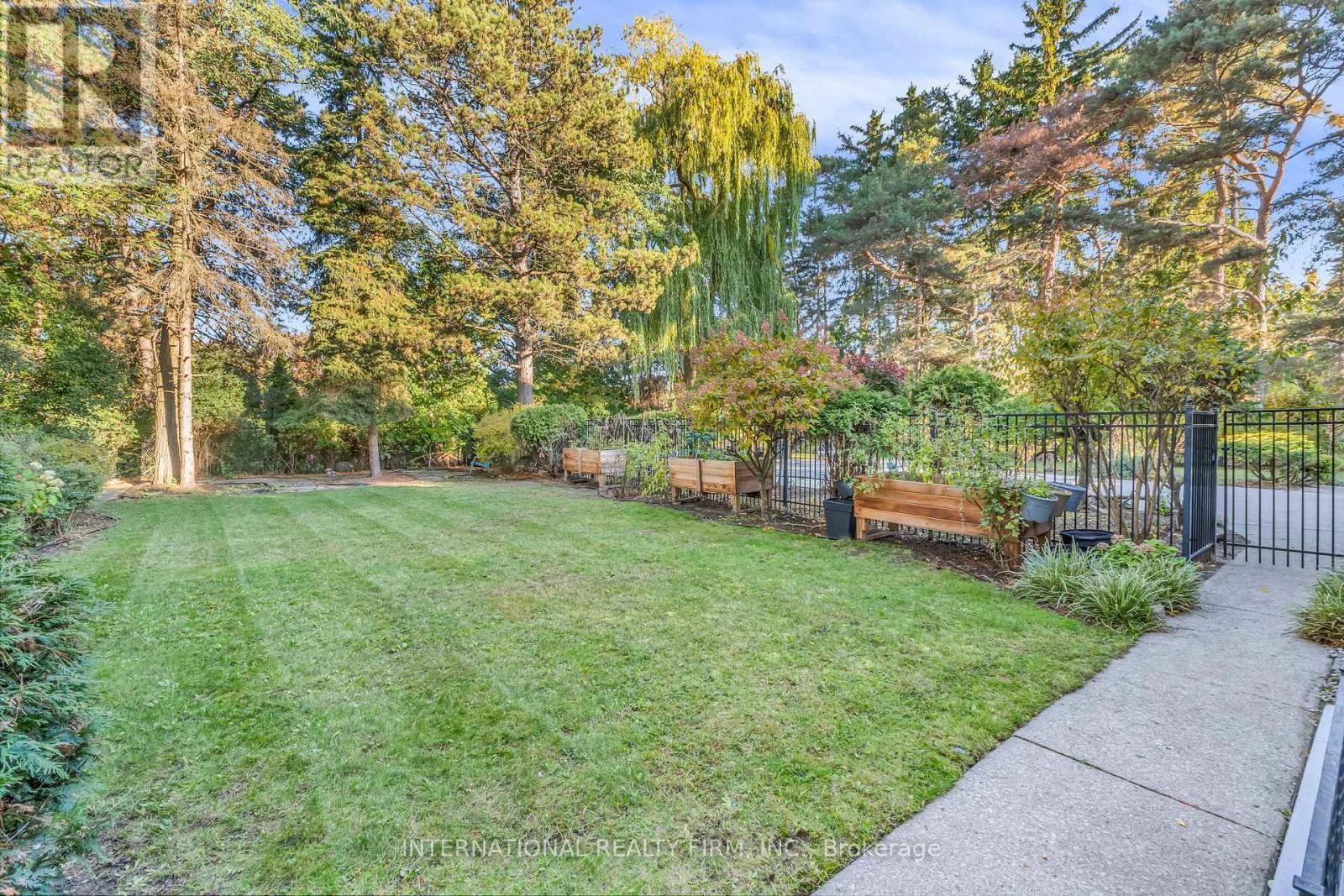 backyard area with garden boxes - 1049 Indian Road, Mississauga, ON - Outdoor