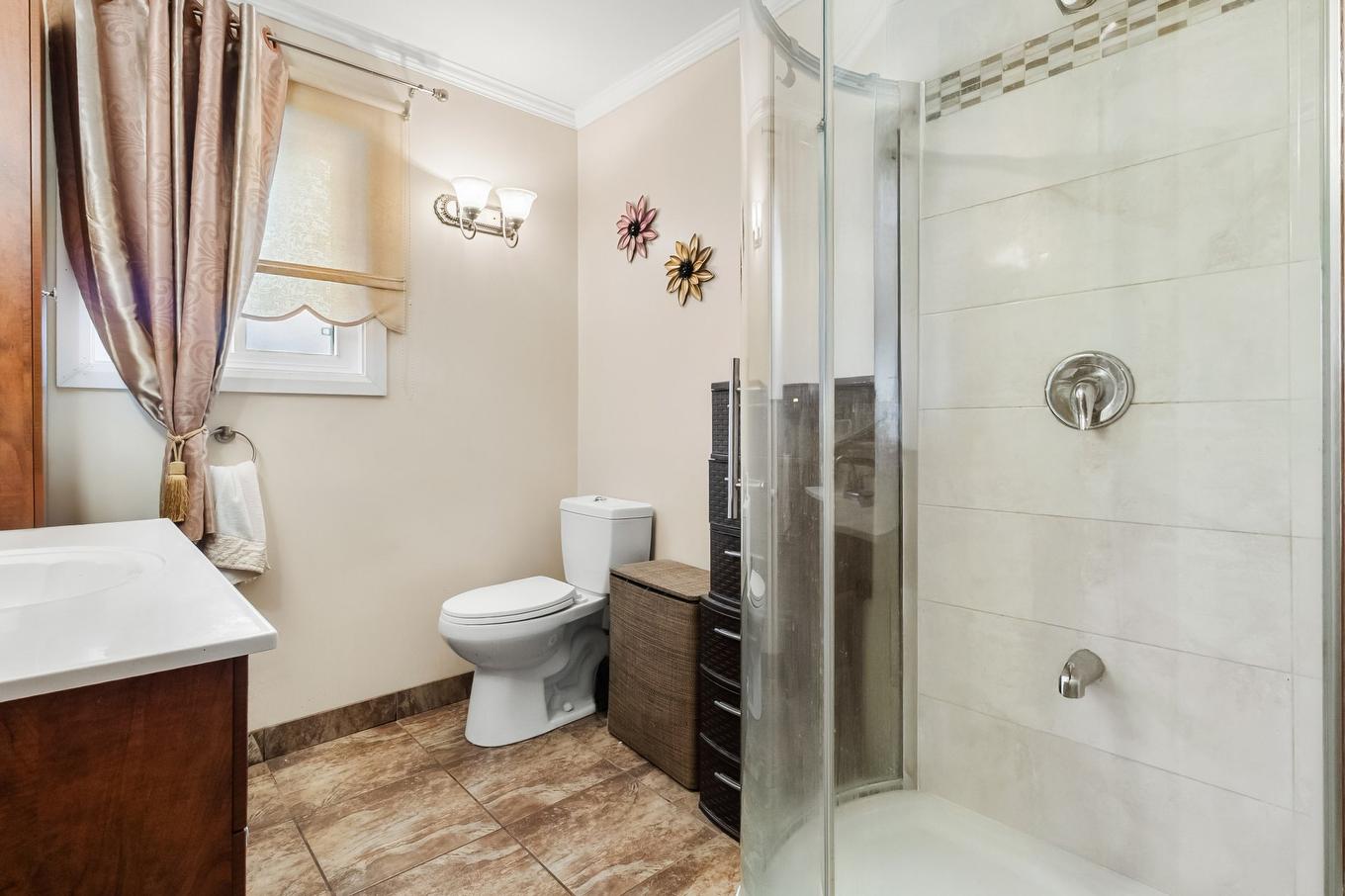 Salle de bains - 2010 Rue Mayfield, Laval (Chomedey), QC - Indoor Photo Showing Bathroom