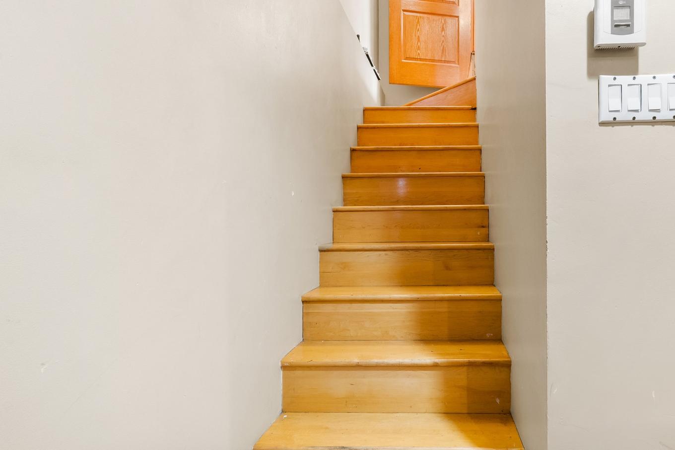 Escalier - 2010 Rue Mayfield, Laval (Chomedey), QC - Indoor Photo Showing Other Room