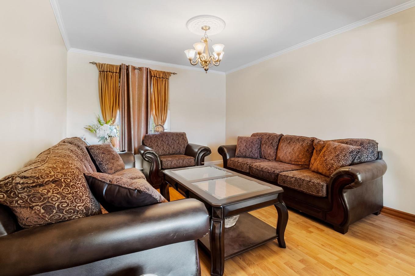 Salle familiale - 2010 Rue Mayfield, Laval (Chomedey), QC - Indoor Photo Showing Living Room