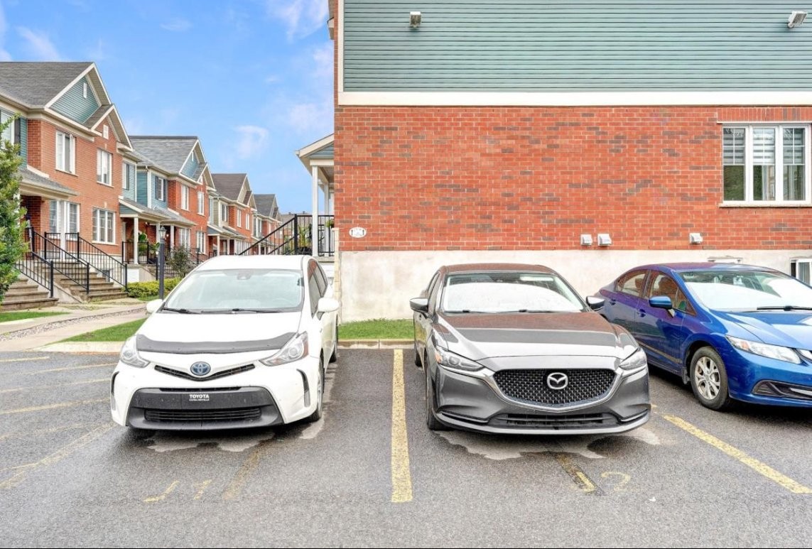 Stationnement - 2520 Av. De La Gare, Mascouche, QC - Outdoor