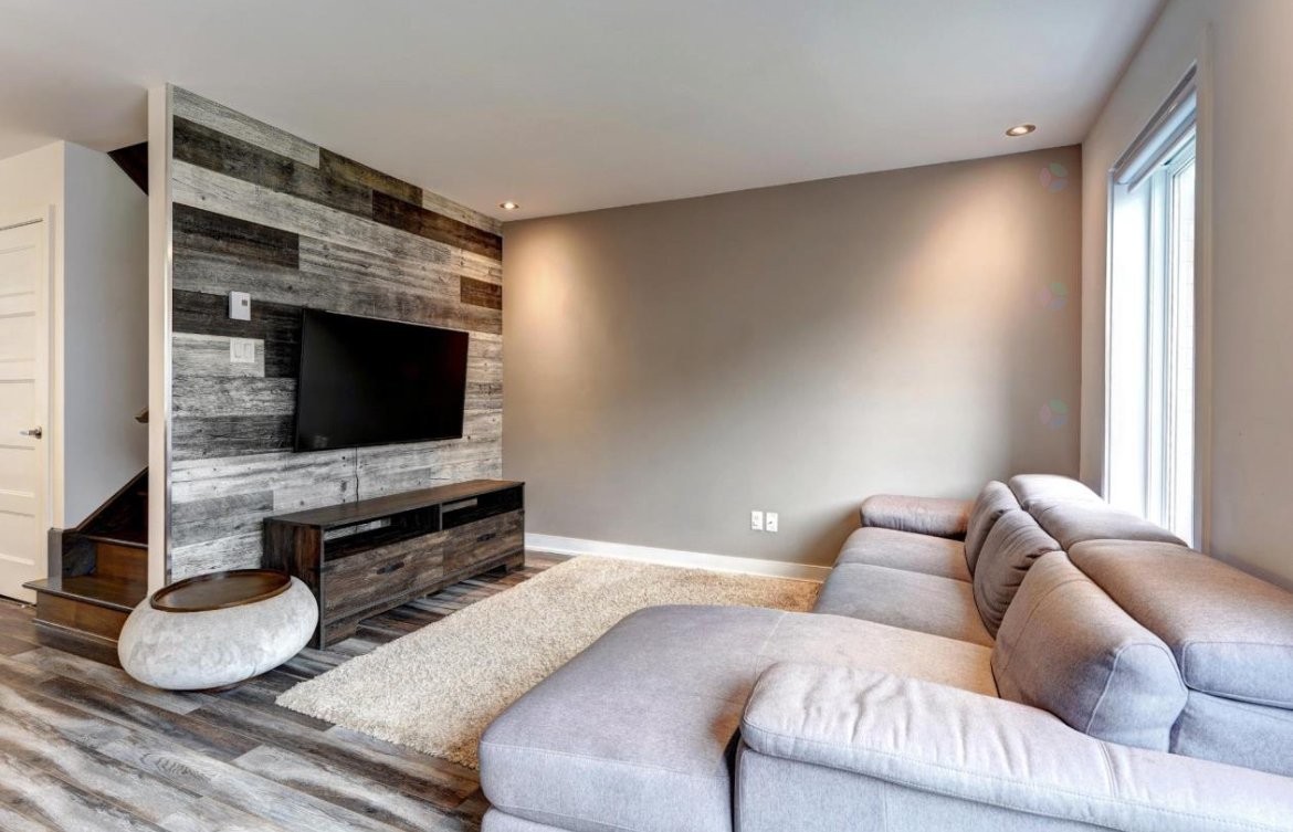 Salon - 2520 Av. De La Gare, Mascouche, QC - Indoor Photo Showing Living Room