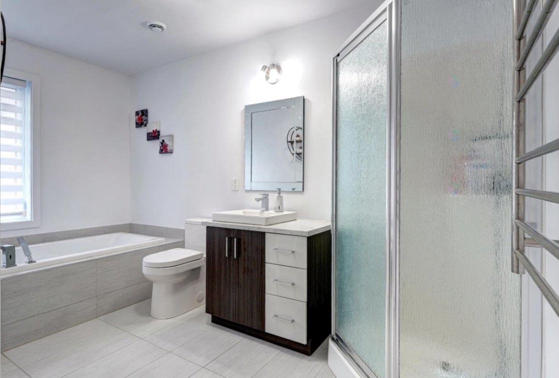 Salle de bains - 2520 Av. De La Gare, Mascouche, QC - Indoor Photo Showing Bathroom