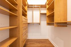 Walk-in closet -