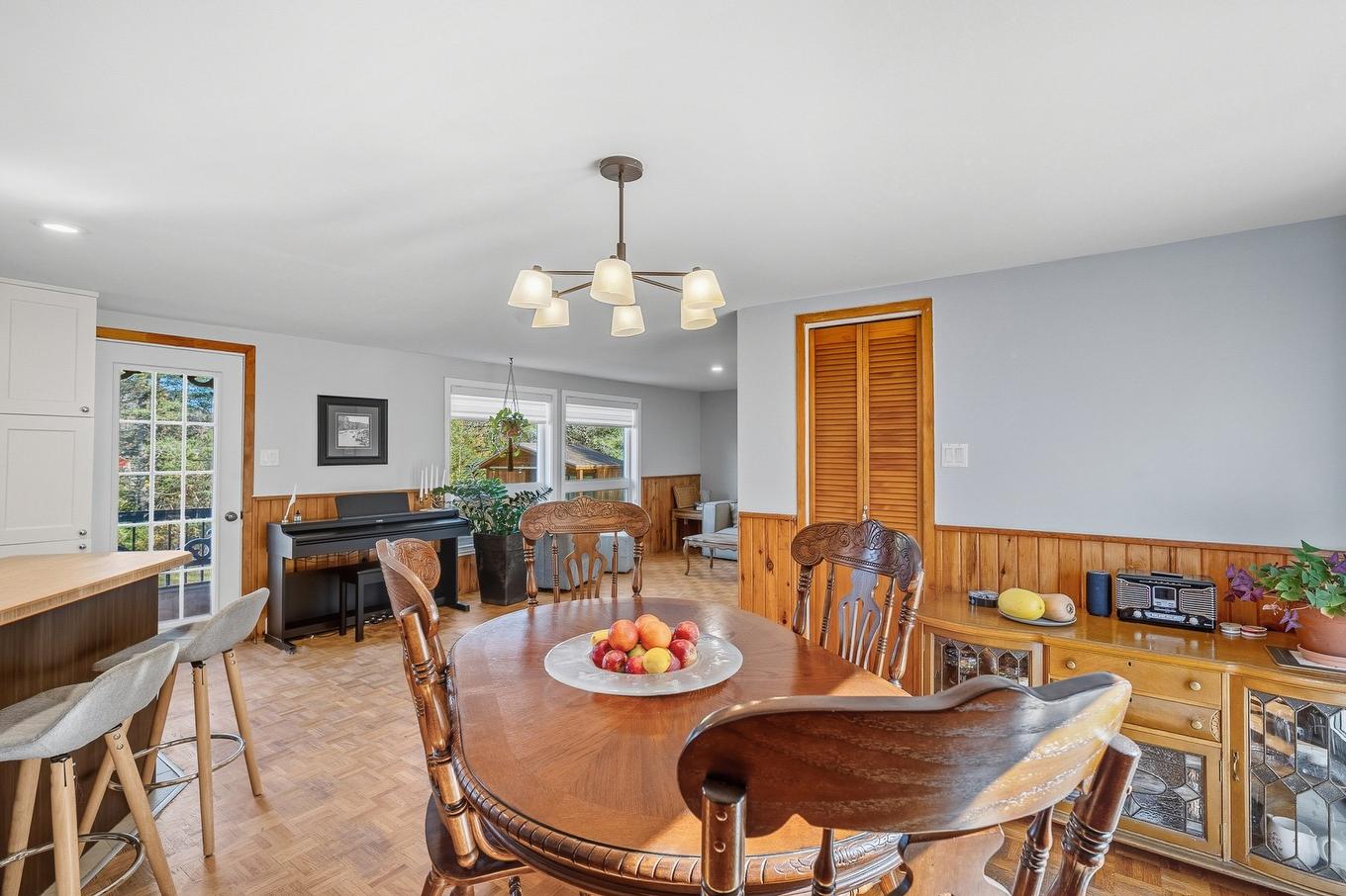 Salle à manger - 8064 Route Sir-Wilfrid-Laurier, Mirabel, QC - Indoor Photo Showing Dining Room