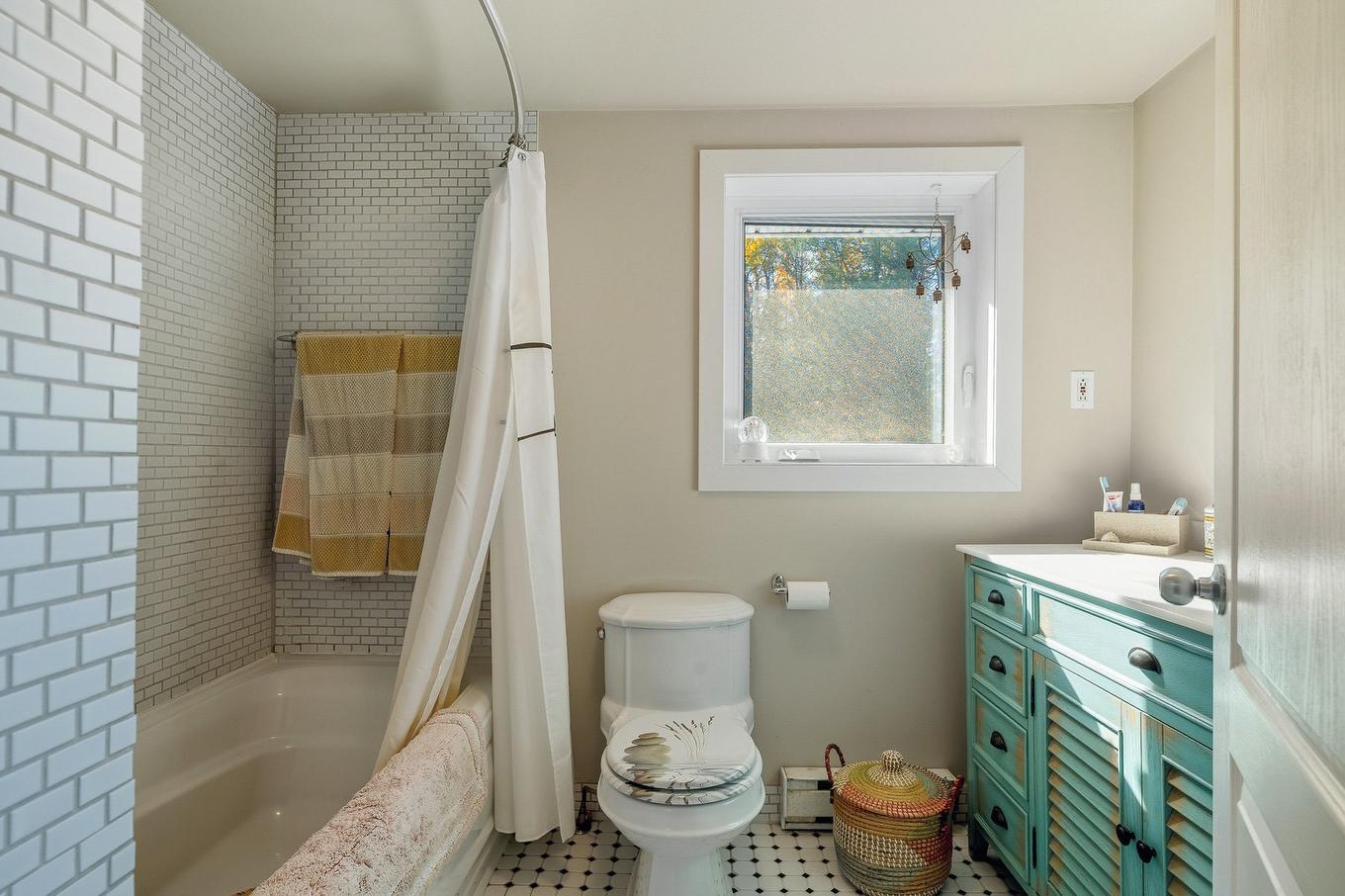 Salle de bains - 8064 Route Sir-Wilfrid-Laurier, Mirabel, QC - Indoor Photo Showing Bathroom