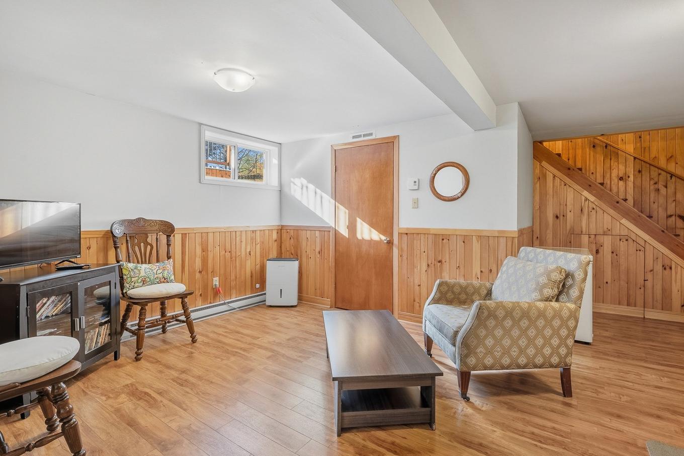 Salle familiale - 8064 Route Sir-Wilfrid-Laurier, Mirabel, QC - Indoor