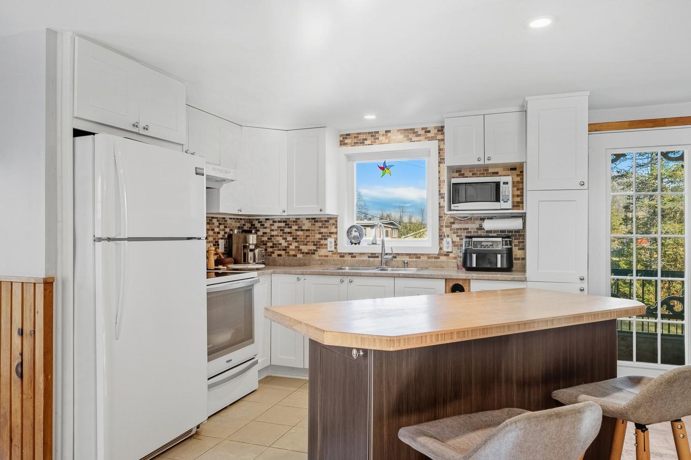 Cuisine - 8064 Route Sir-Wilfrid-Laurier, Mirabel, QC - Indoor Photo Showing Kitchen With Double Sink