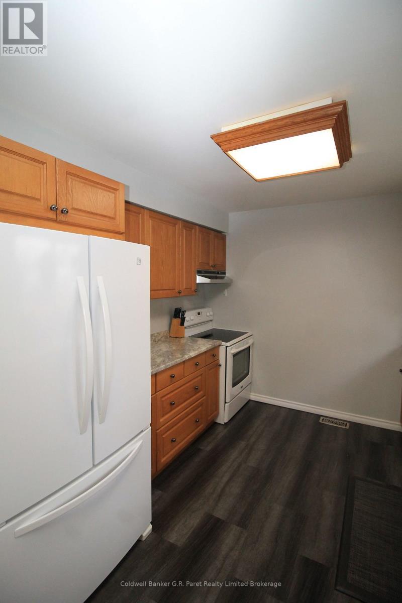 16 - 129 Concession Street E, Tillsonburg, ON - Indoor Photo Showing Kitchen
