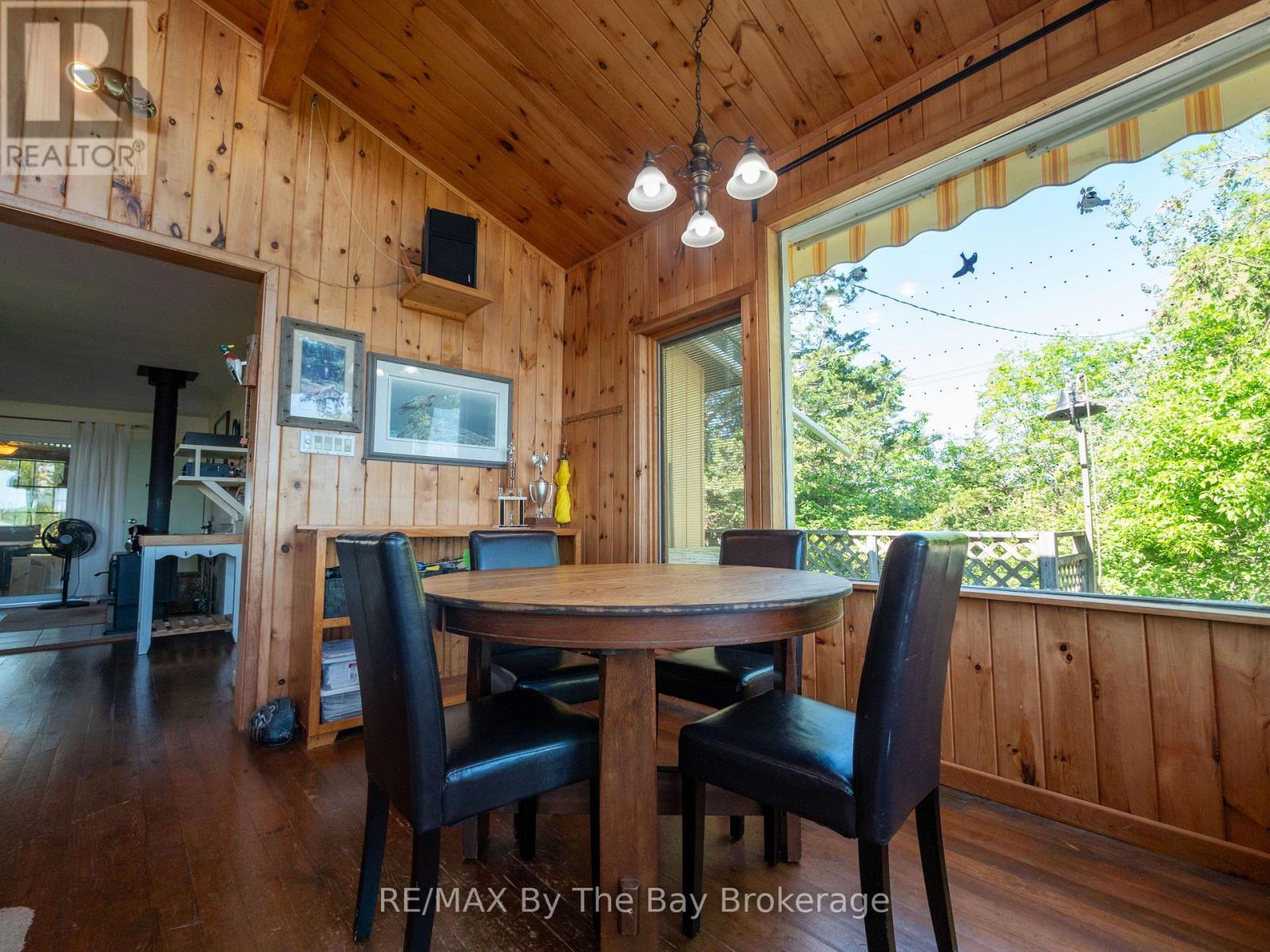 116 Island 150/ Brosseau Island, Georgian Bay (Baxter), ON - Indoor Photo Showing Dining Room