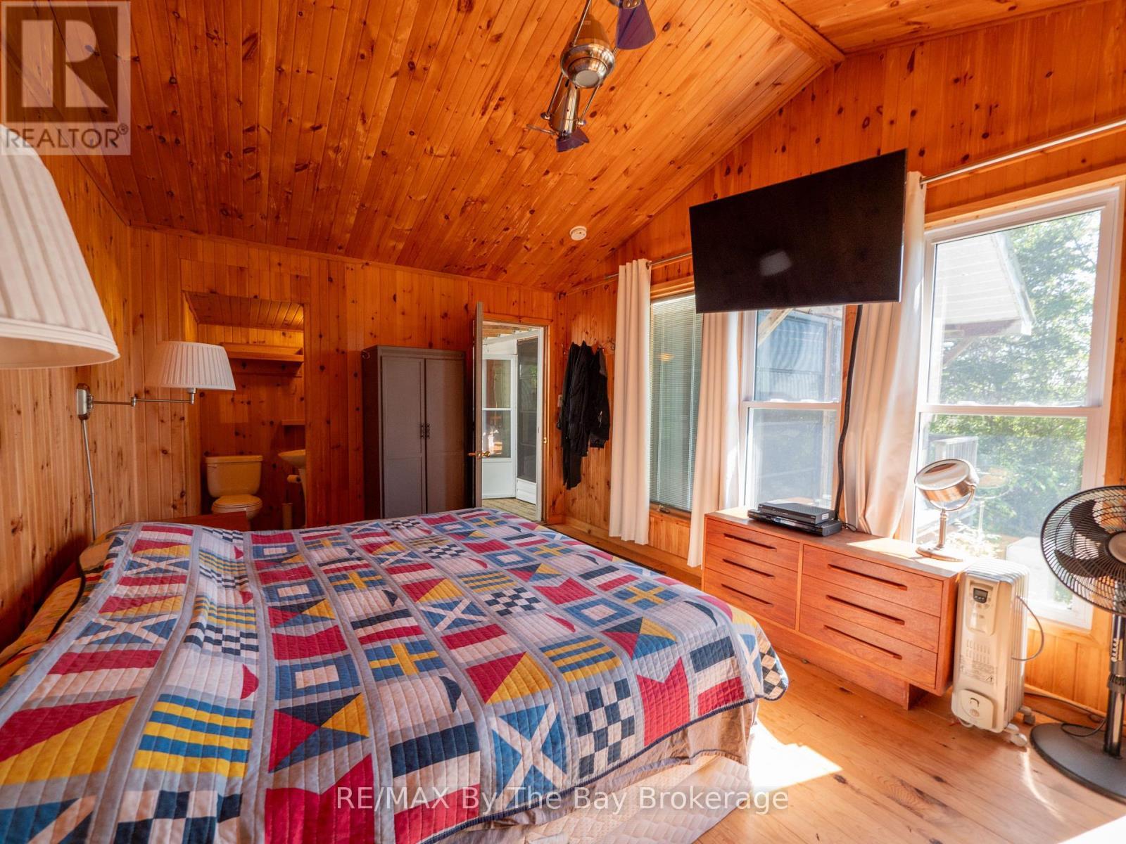 116 Island 150/ Brosseau Island, Georgian Bay (Baxter), ON - Indoor Photo Showing Bedroom