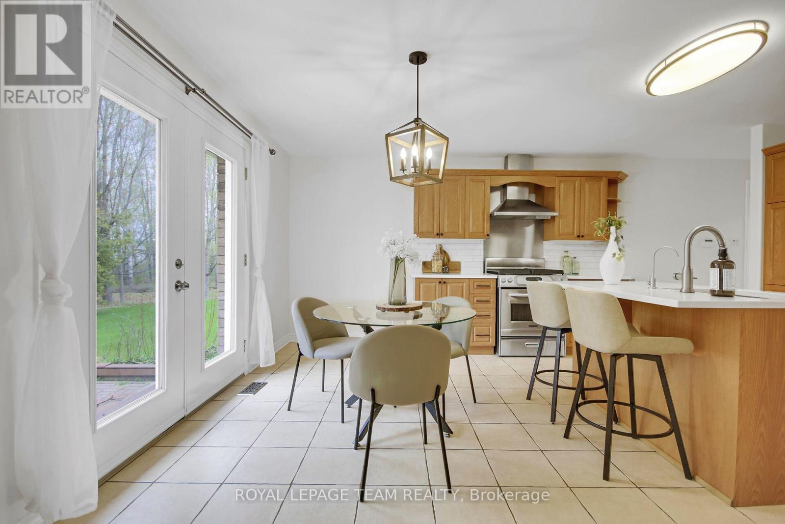 5719 Stuewe Drive, Ottawa, ON - Indoor