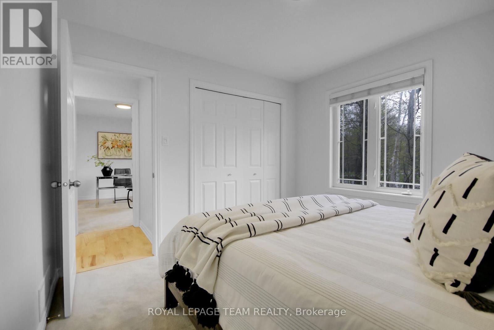 5719 Stuewe Drive, Ottawa, ON - Indoor Photo Showing Bedroom