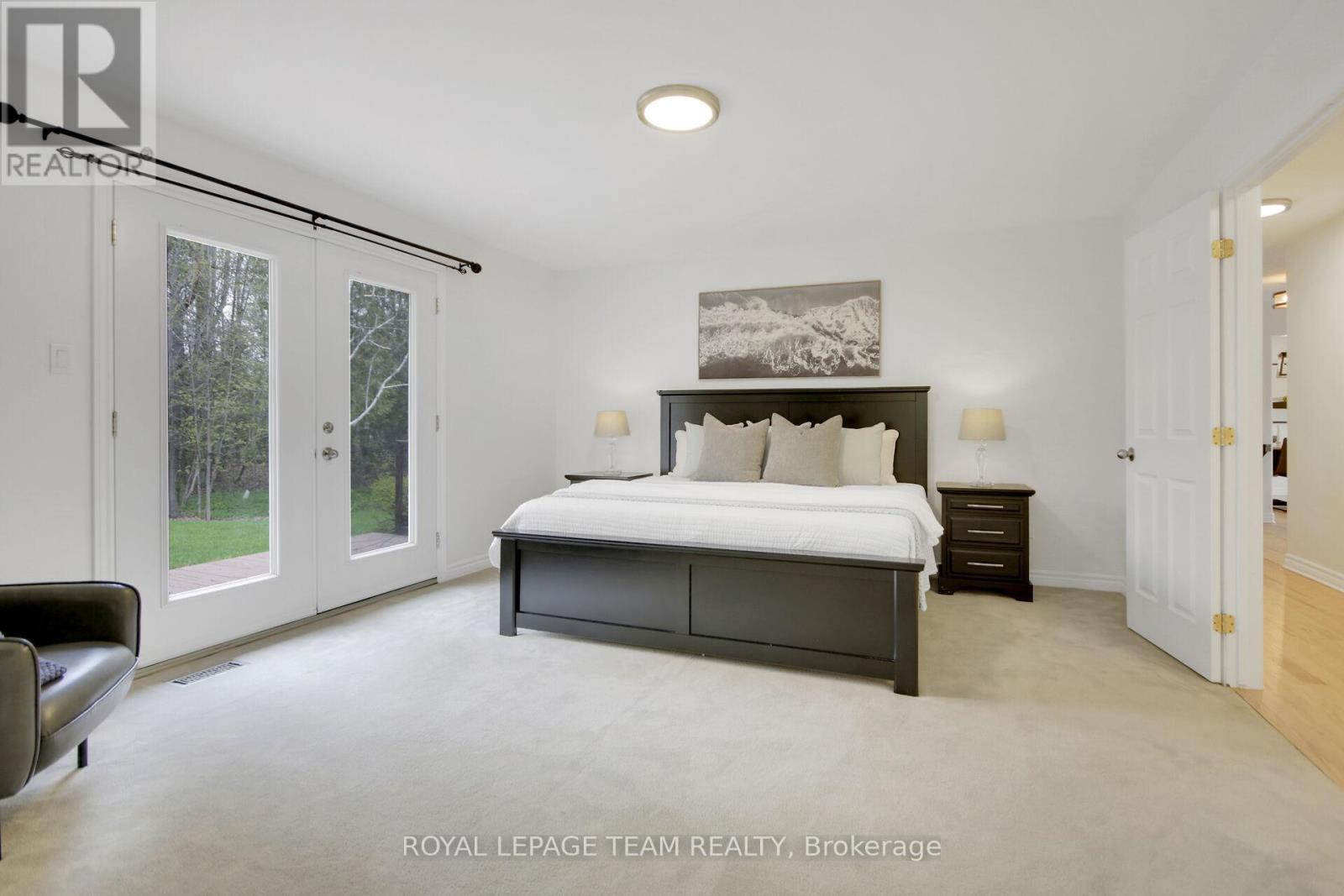 5719 Stuewe Drive, Ottawa, ON - Indoor Photo Showing Bedroom