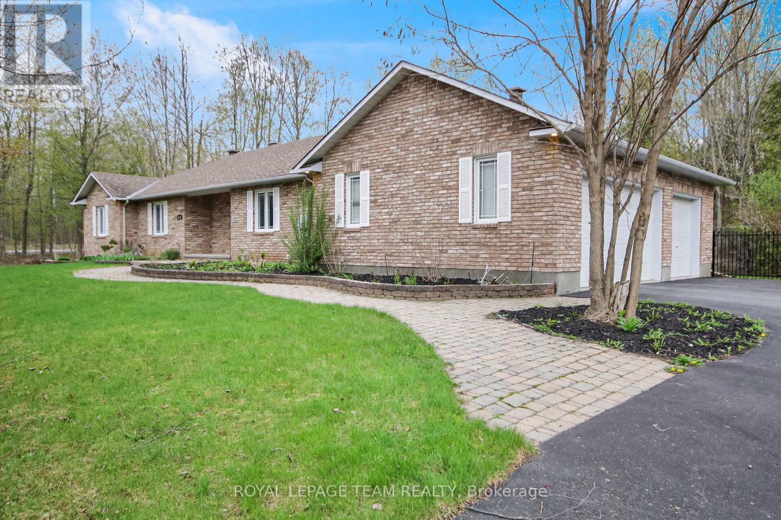 5719 Stuewe Drive, Ottawa, ON - Outdoor