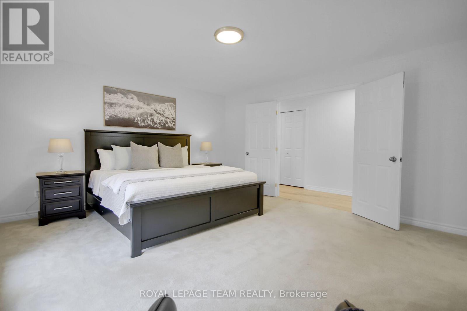 5719 Stuewe Drive, Ottawa, ON - Indoor Photo Showing Bedroom