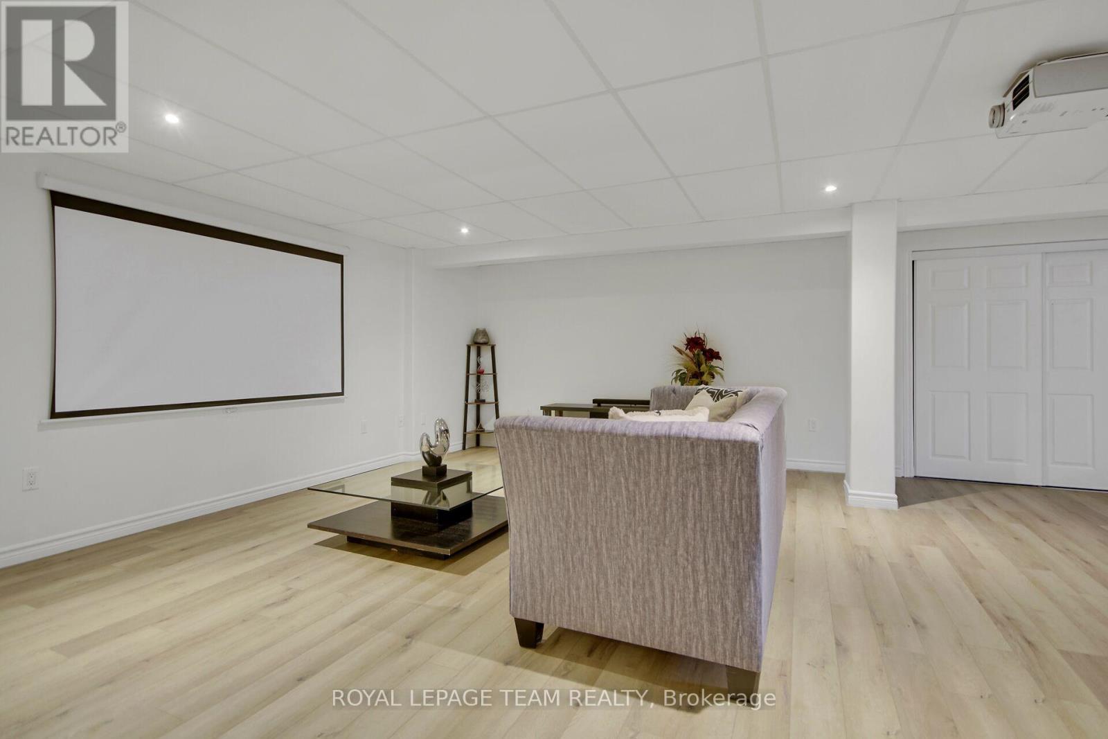 5719 Stuewe Drive, Ottawa, ON - Indoor Photo Showing Other Room