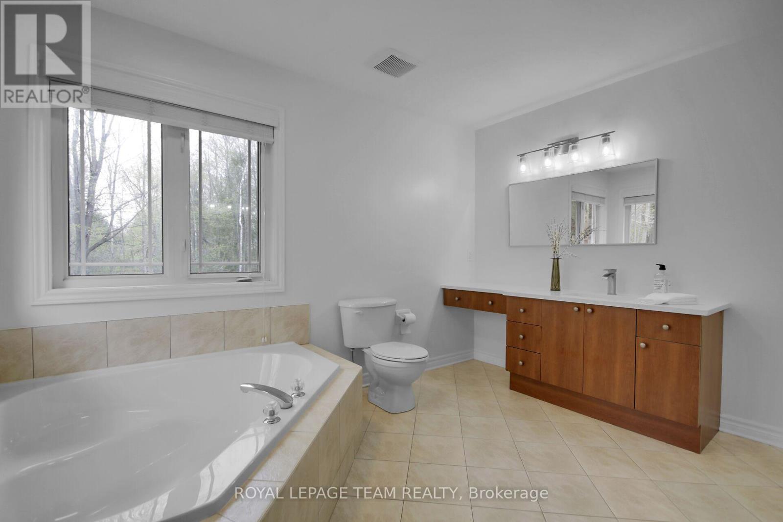 5719 Stuewe Drive, Ottawa, ON - Indoor Photo Showing Bathroom