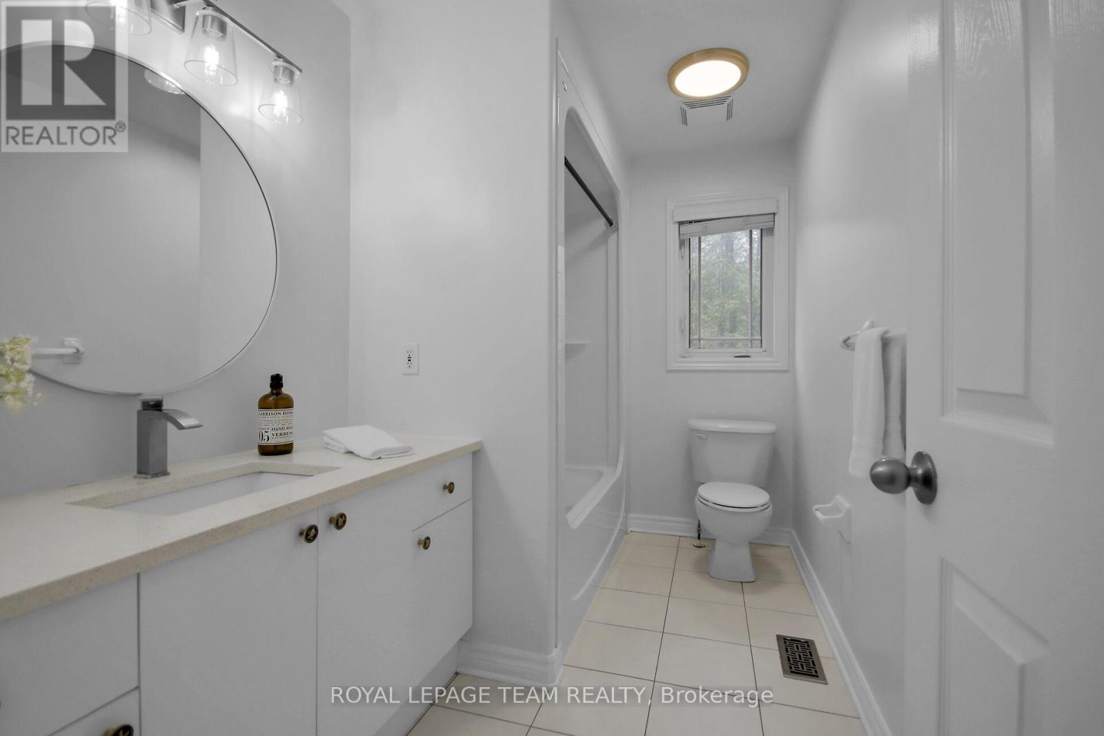 5719 Stuewe Drive, Ottawa, ON - Indoor Photo Showing Bathroom