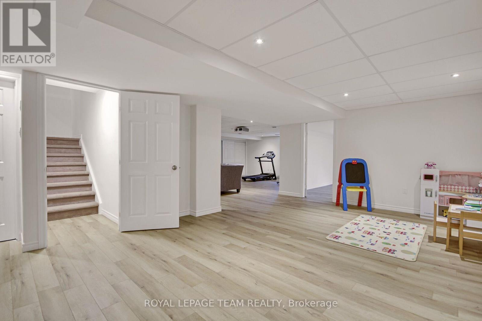 5719 Stuewe Drive, Ottawa, ON - Indoor Photo Showing Other Room