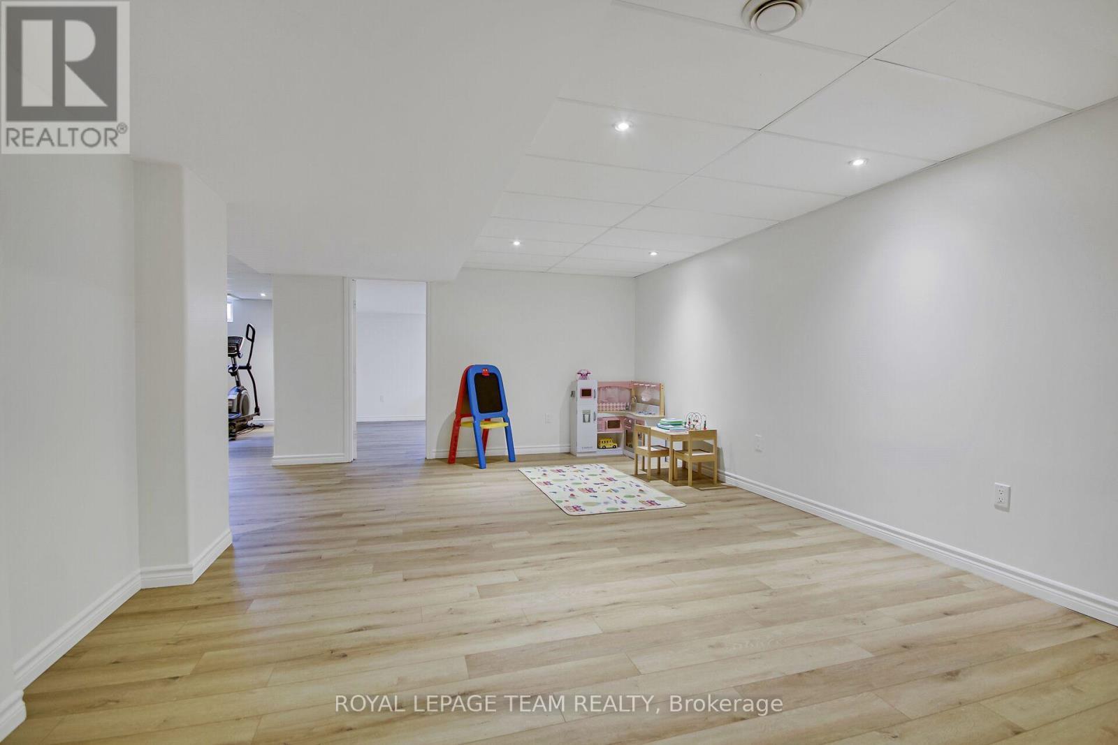 5719 Stuewe Drive, Ottawa, ON - Indoor Photo Showing Other Room