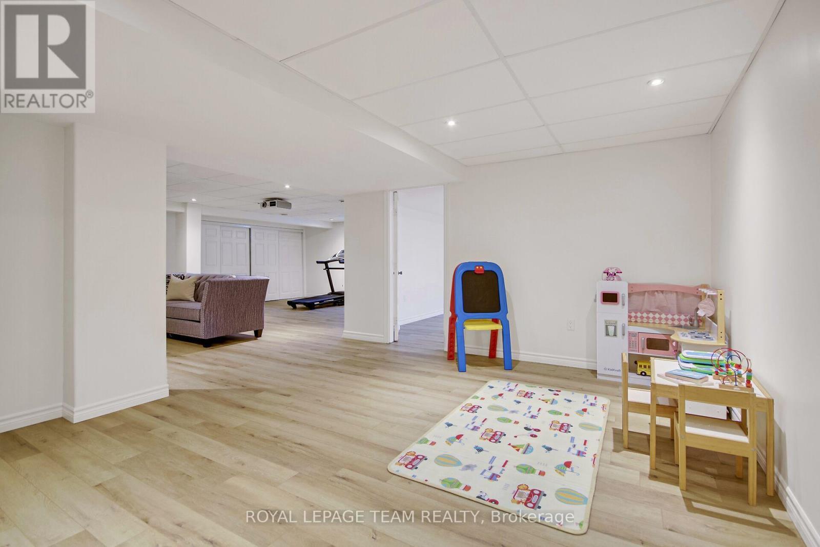 5719 Stuewe Drive, Ottawa, ON - Indoor Photo Showing Other Room