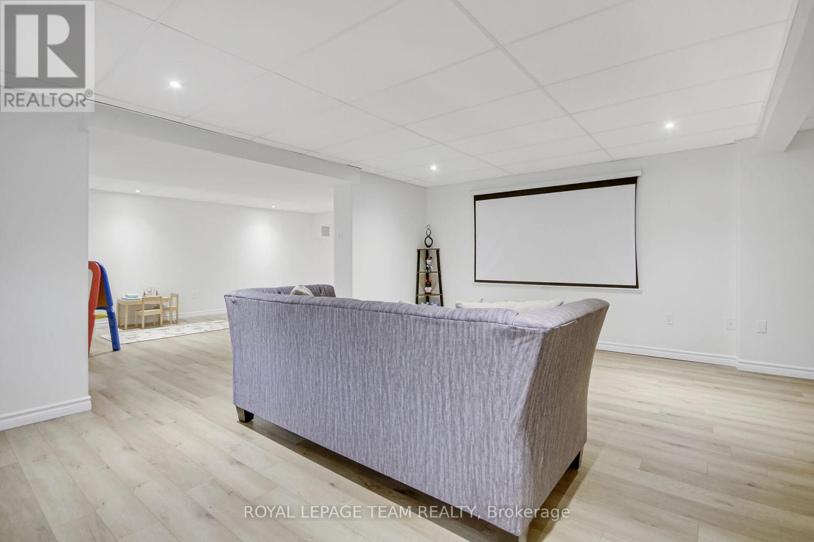 5719 Stuewe Drive, Ottawa, ON - Indoor