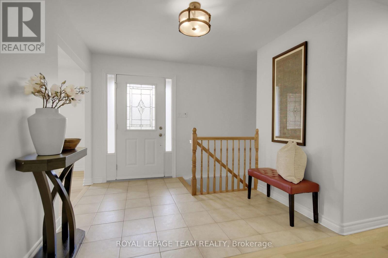 5719 Stuewe Drive, Ottawa, ON - Indoor Photo Showing Other Room