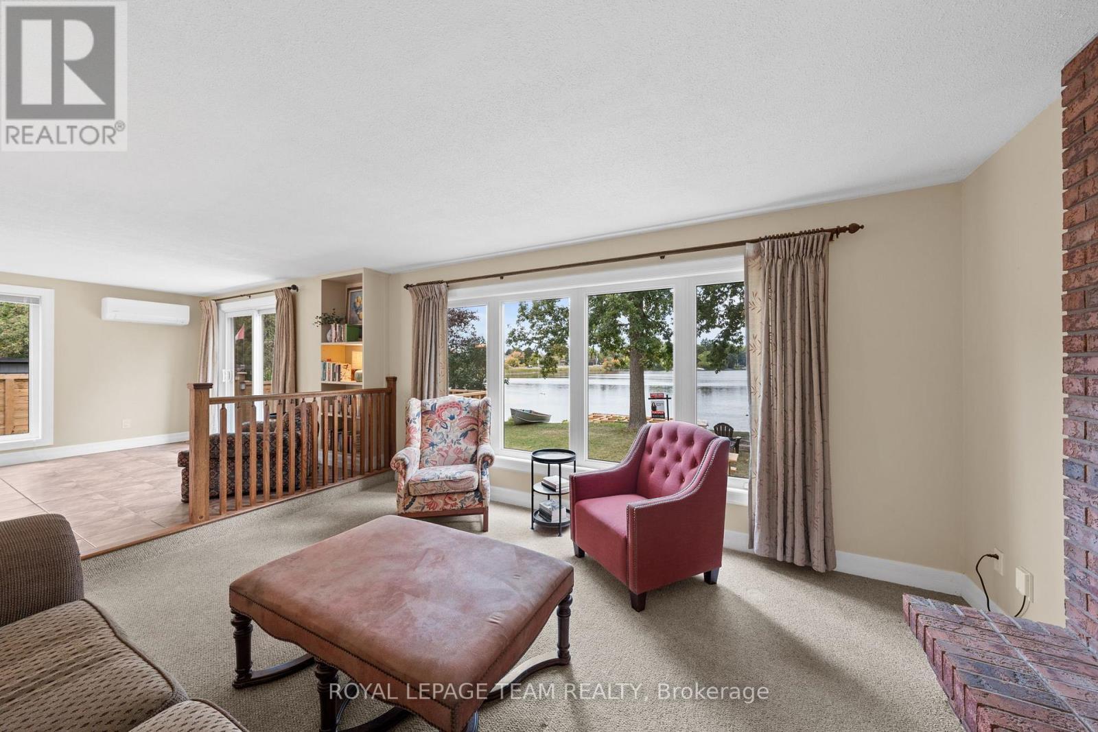1119 Firefly Lane, Ottawa, ON - Indoor Photo Showing Living Room