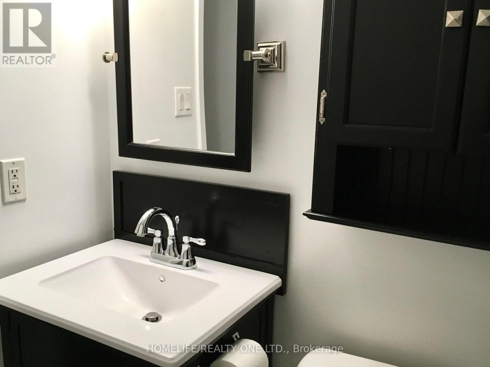 77 Tecumseth Street, Toronto, ON - Indoor Photo Showing Bathroom