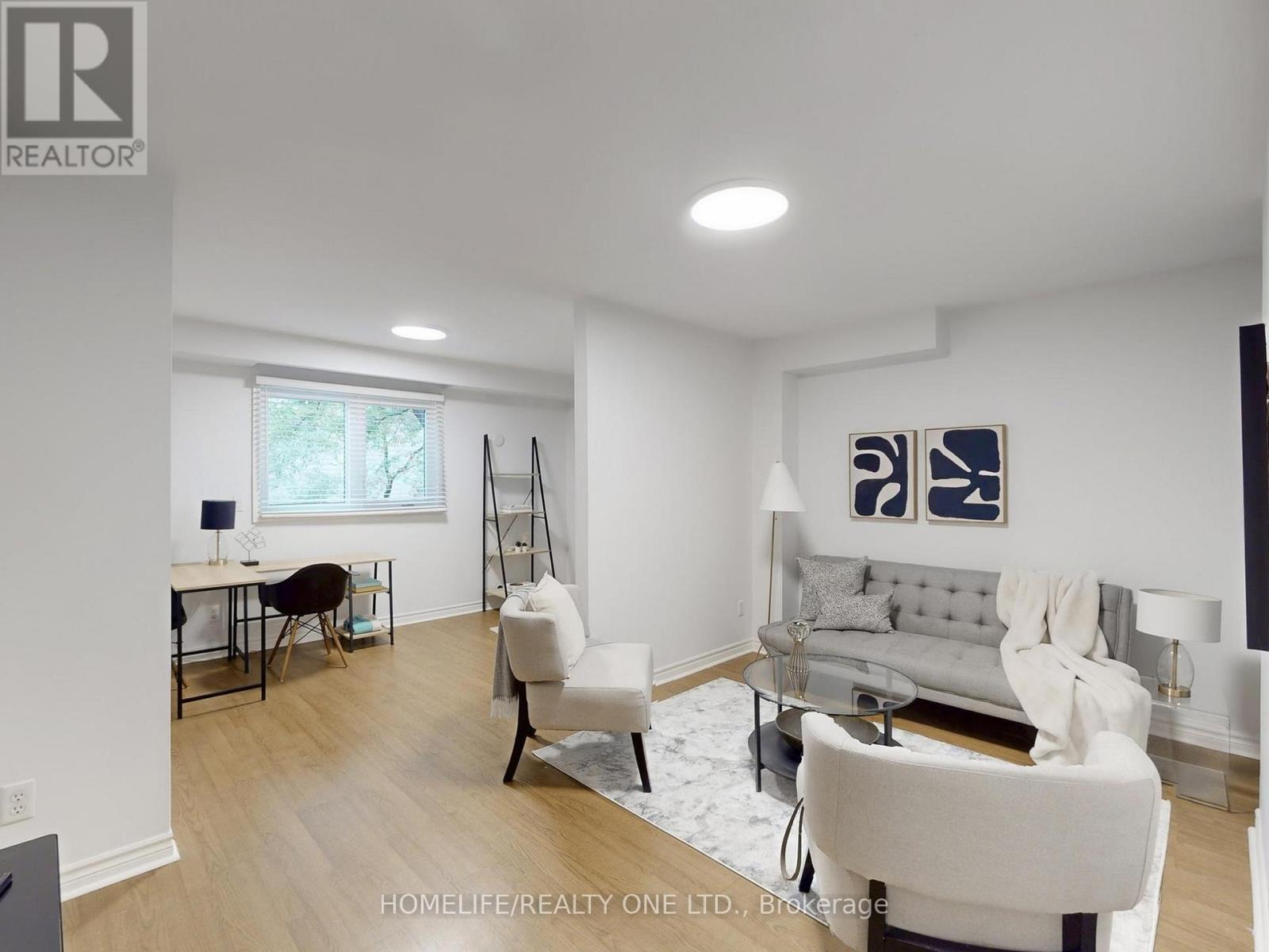 77 Tecumseth Street, Toronto, ON - Indoor Photo Showing Living Room