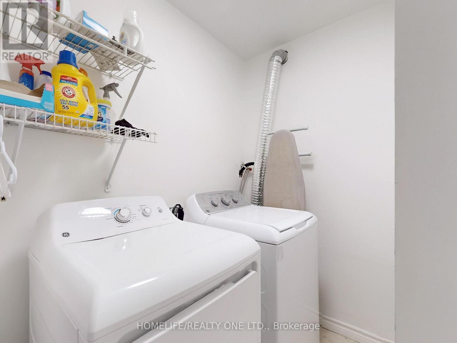 77 Tecumseth Street, Toronto, ON - Indoor Photo Showing Laundry Room