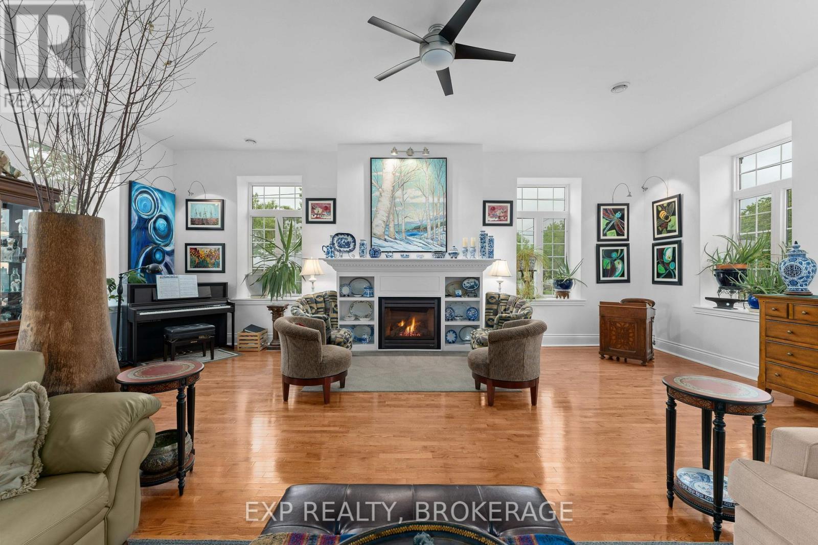11 Cross Street, Loyalist (Odessa), ON - Indoor Photo Showing Living Room With Fireplace