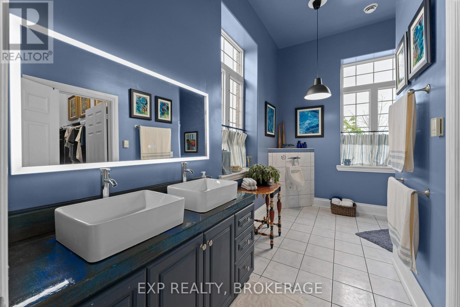 11 Cross Street, Loyalist (Odessa), ON - Indoor Photo Showing Bathroom