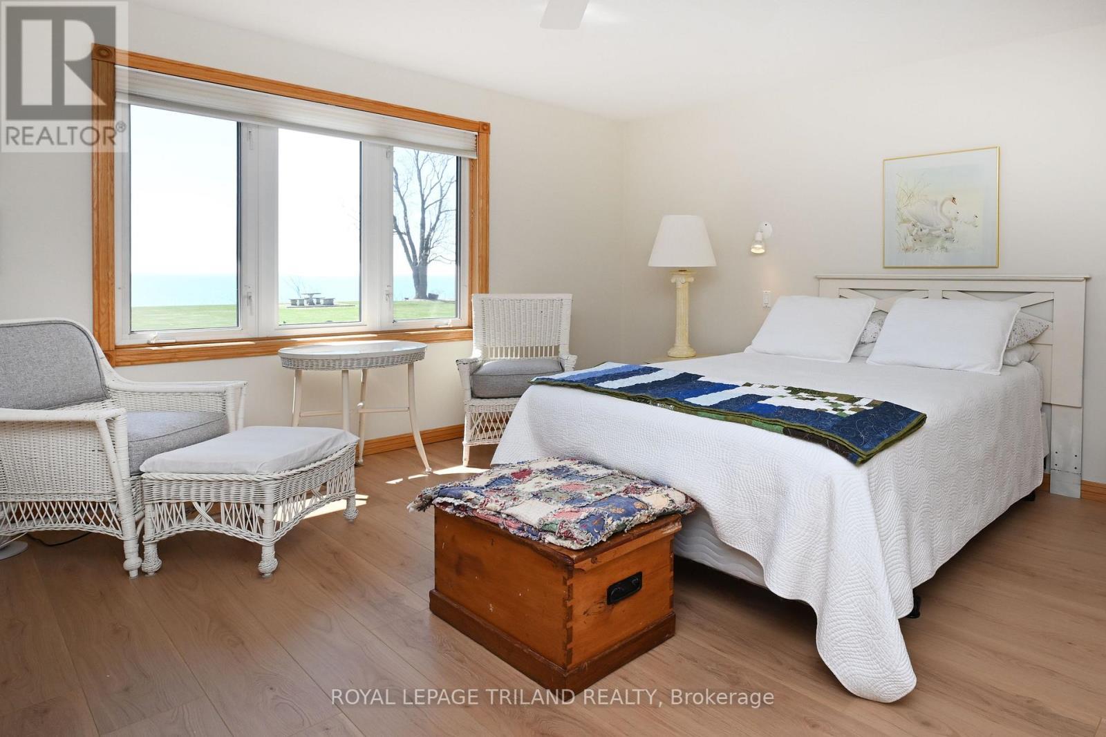 7154 Talbot Trail, Chatham-Kent (Blenheim), ON - Indoor Photo Showing Bedroom