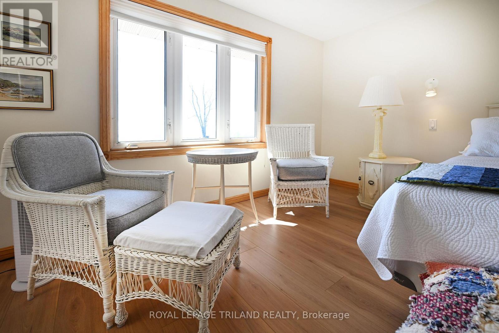 7154 Talbot Trail, Chatham-Kent (Blenheim), ON - Indoor Photo Showing Bedroom