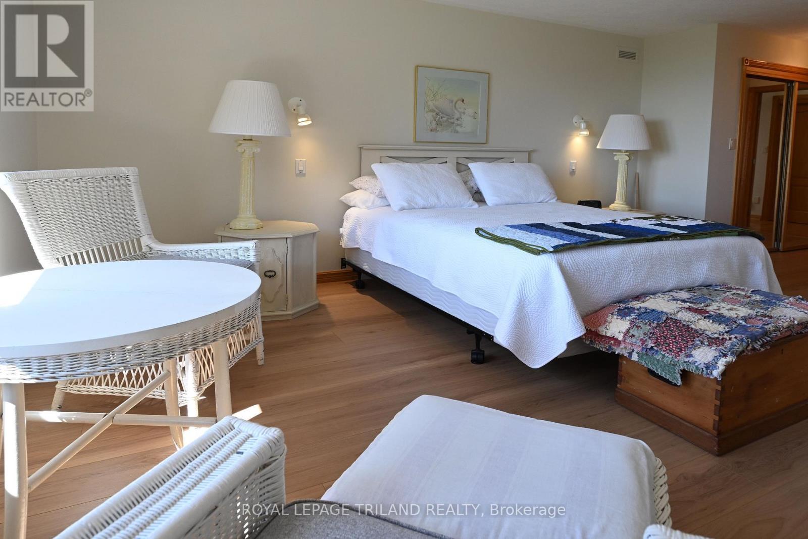 7154 Talbot Trail, Chatham-Kent (Blenheim), ON - Indoor Photo Showing Bedroom