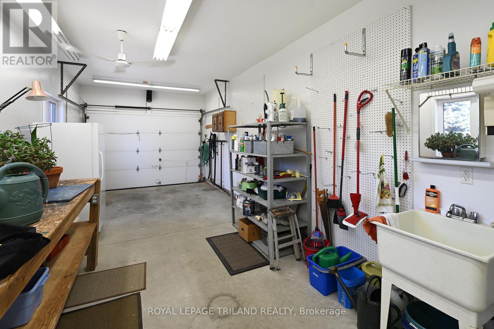 7154 Talbot Trail, Chatham-Kent (Blenheim), ON - Indoor Photo Showing Garage