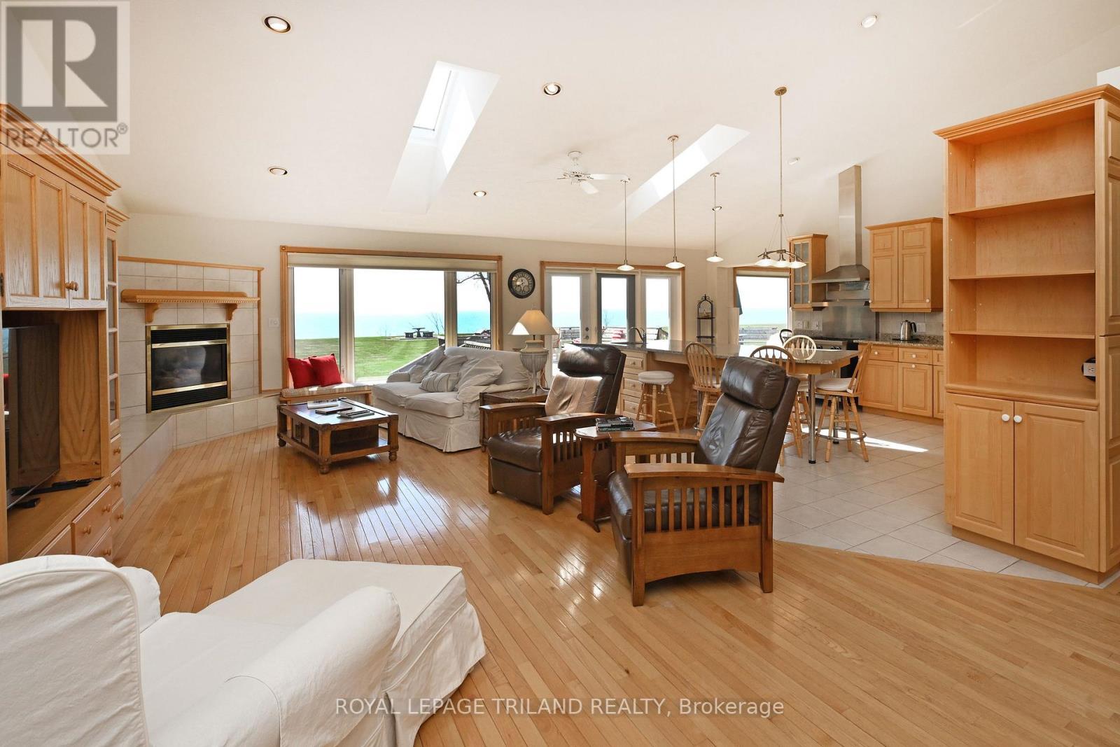 7154 Talbot Trail, Chatham-Kent (Blenheim), ON - Indoor Photo Showing Living Room With Fireplace