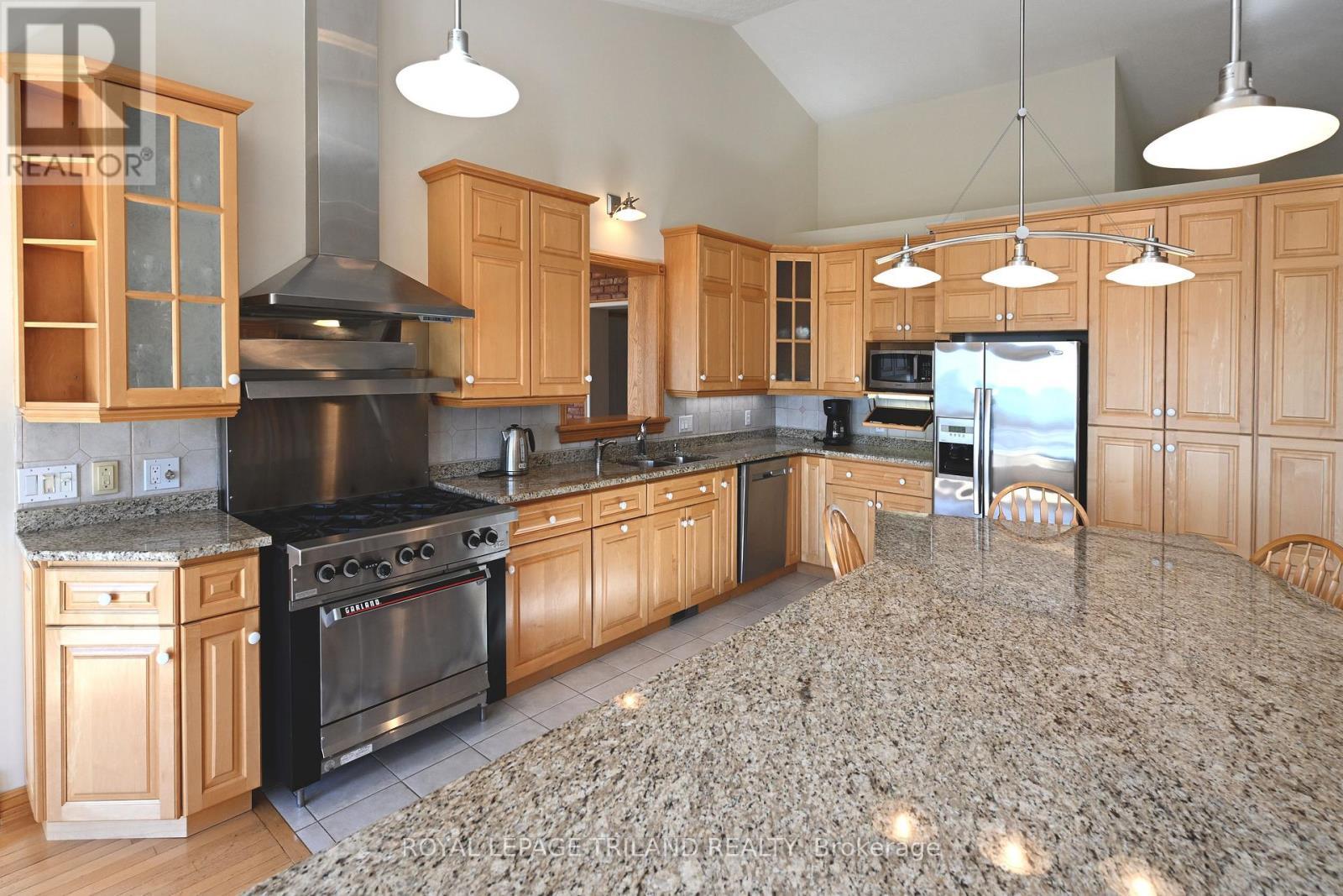 7154 Talbot Trail, Chatham-Kent (Blenheim), ON - Indoor Photo Showing Kitchen